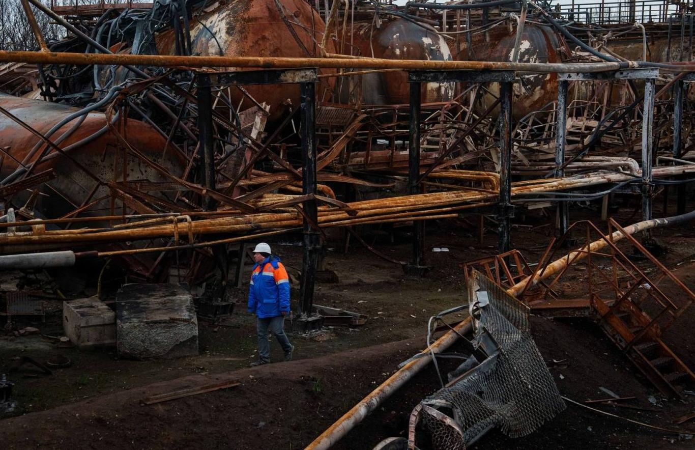 Газопроводи перетворилися на купу покрученого металу: наслідки атаки росіян на об’єкт «Нафтогазу» (ВІДЕО)