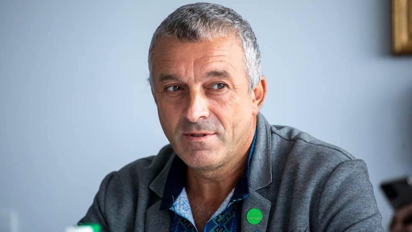 Нардепа від «Слуги народу» звинуватили у крадіжці собаки з готелю: він відреагував (ВІДЕО)