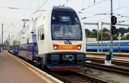 «Укрзалізниця» почне купувати двоповерхові вагони
