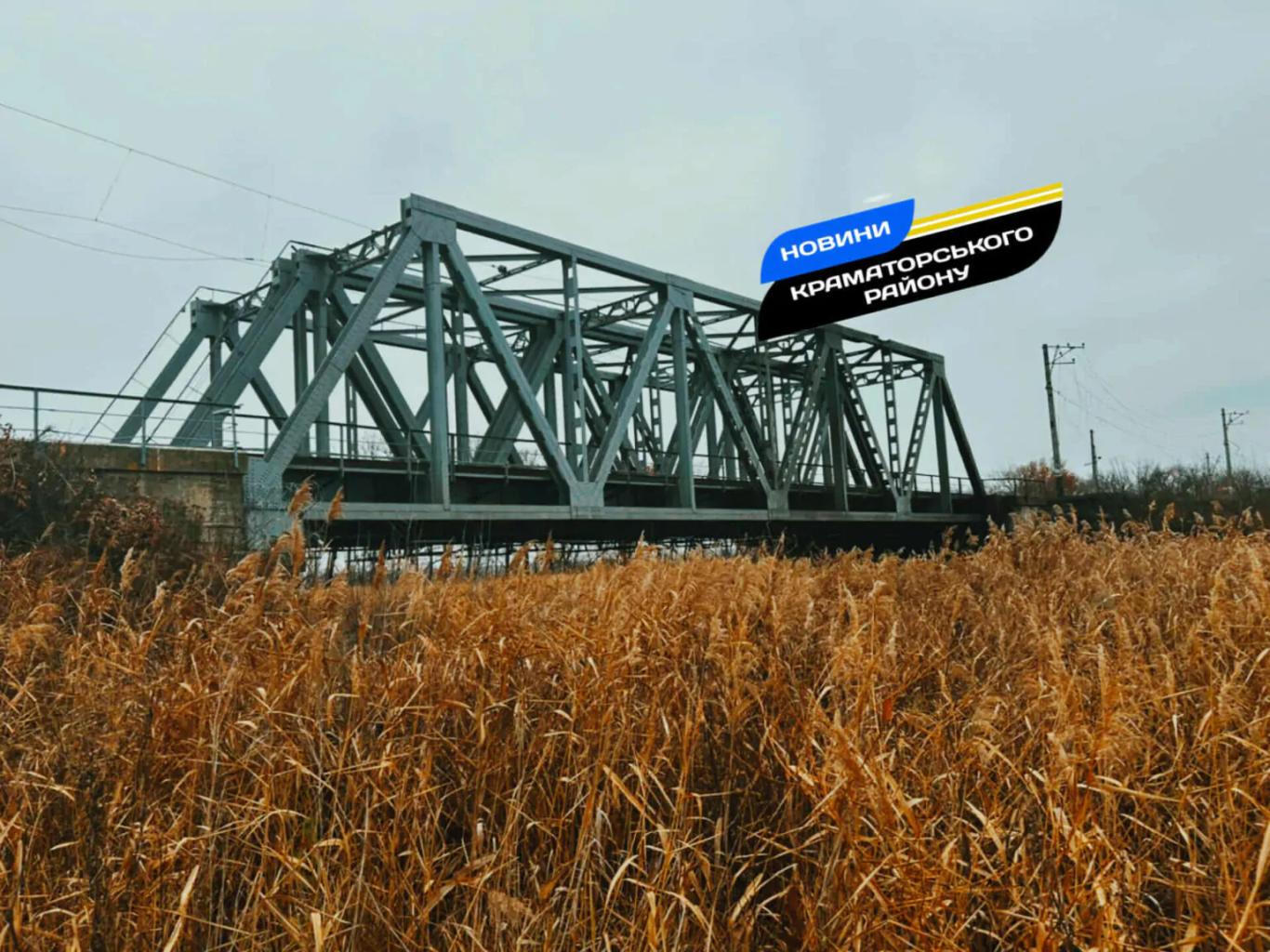 З’явилися фото руйнувань, після яких зупинили рух поїздів на Донеччину