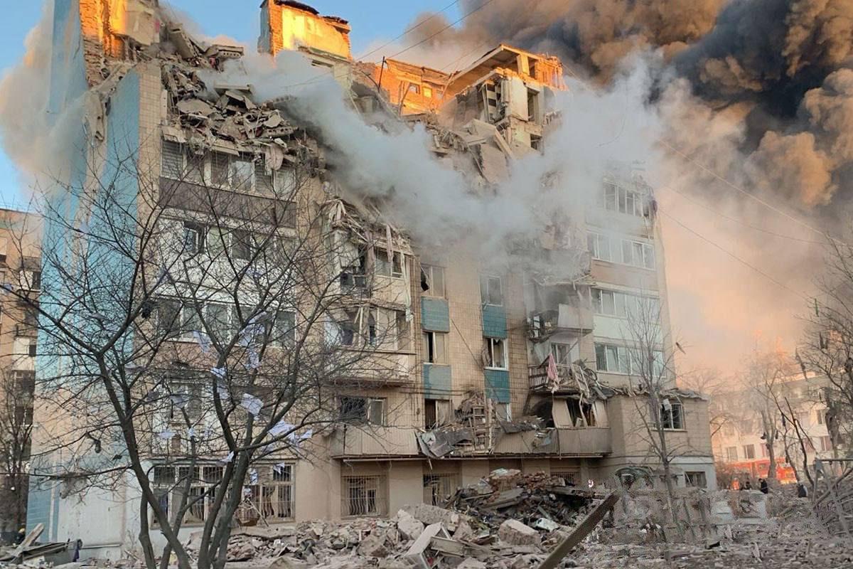 Тернопіль: зросла кількість жертв ракетного удару росіян, п’ятеро людей досі вважаються зниклими