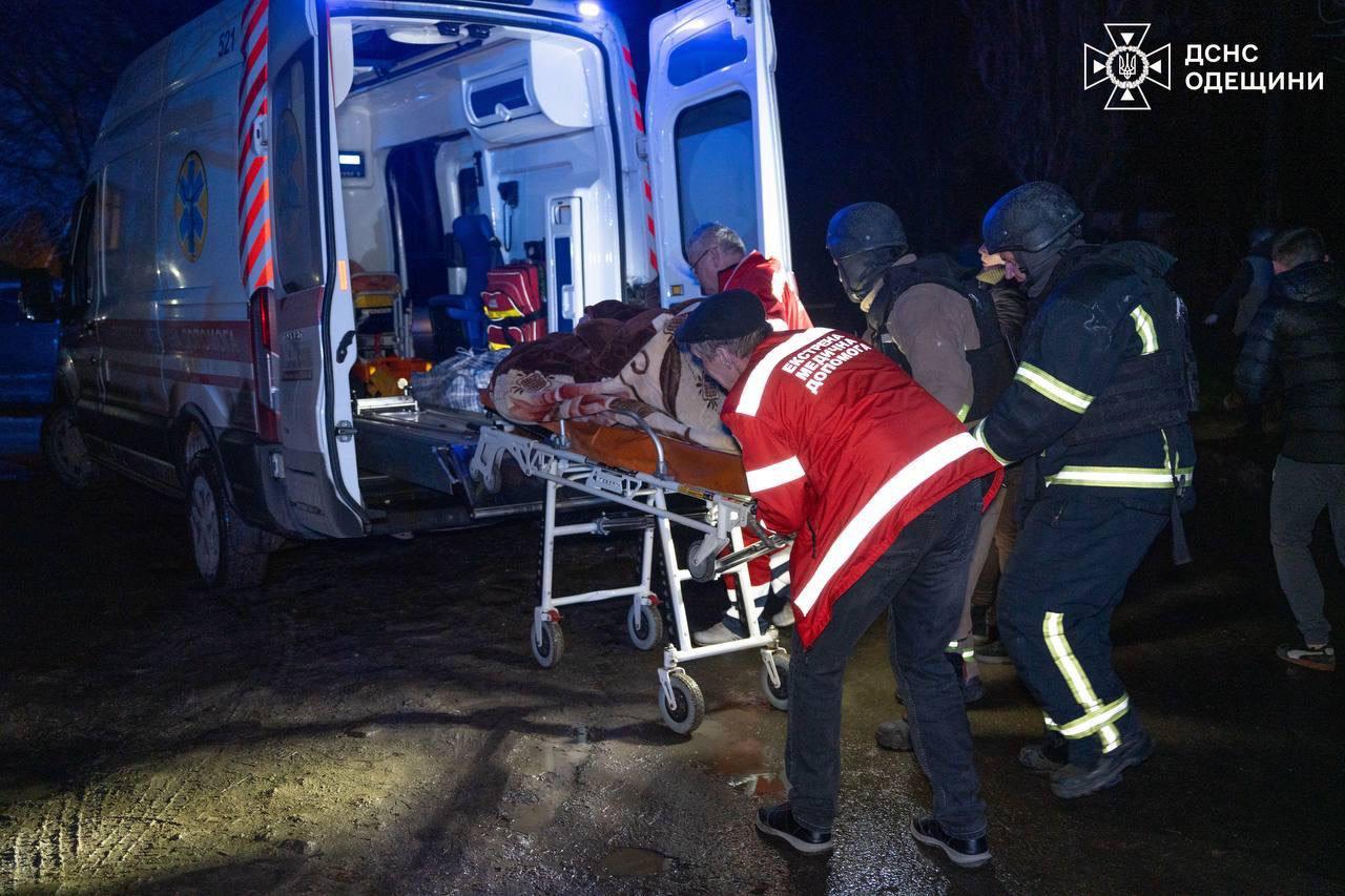 Уночі Одеса була під атакою безпілотників: є постраждалі