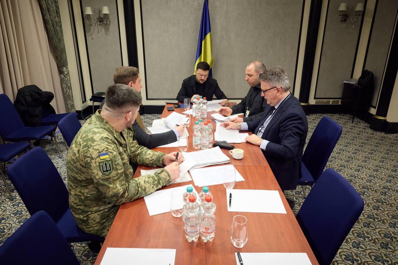 «Багато важливих деталей»: Зеленський розповів про підготовку до зустрічі з американською стороною