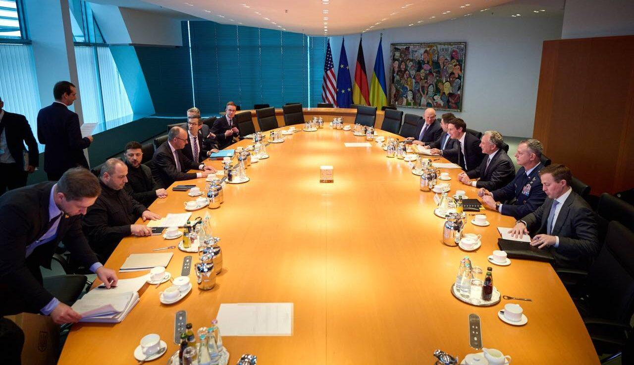 У Німеччині розпочалася зустріч української та американської делегацій (ФОТО)