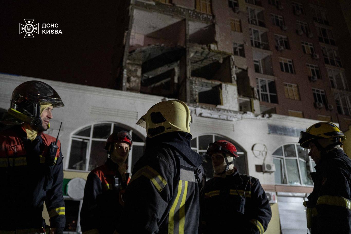 У Києві рятувальники завершили роботи з ліквідації наслідків російської атаки — ДСНС