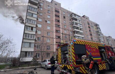 Росіяни масовано бомбардували Запоріжжя: є влучання в житлові будинки, багато постраждалих (ФОТО, ВІДЕО)