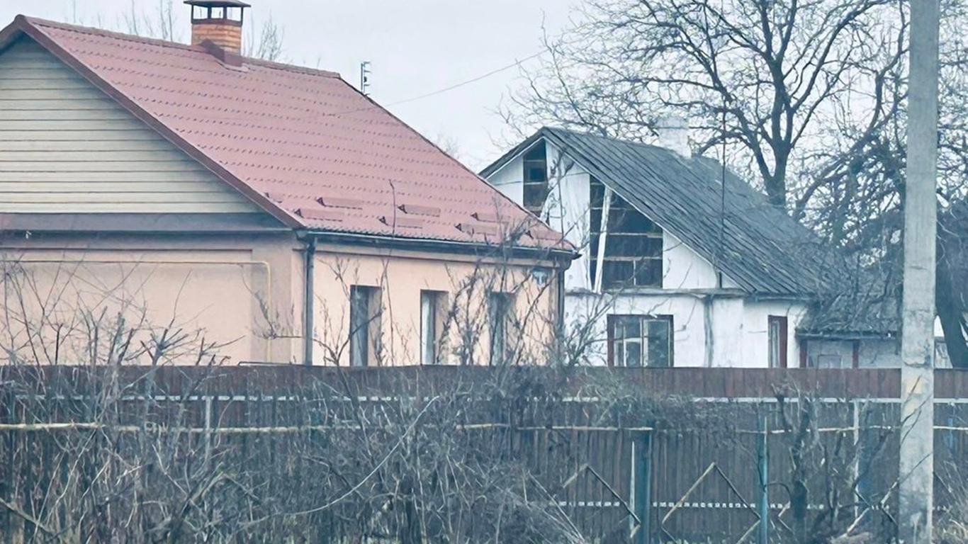 В Шепетівці на Хмельниччині через російську атаку загинув літній чоловік: він перебував на своєму подвір’ї