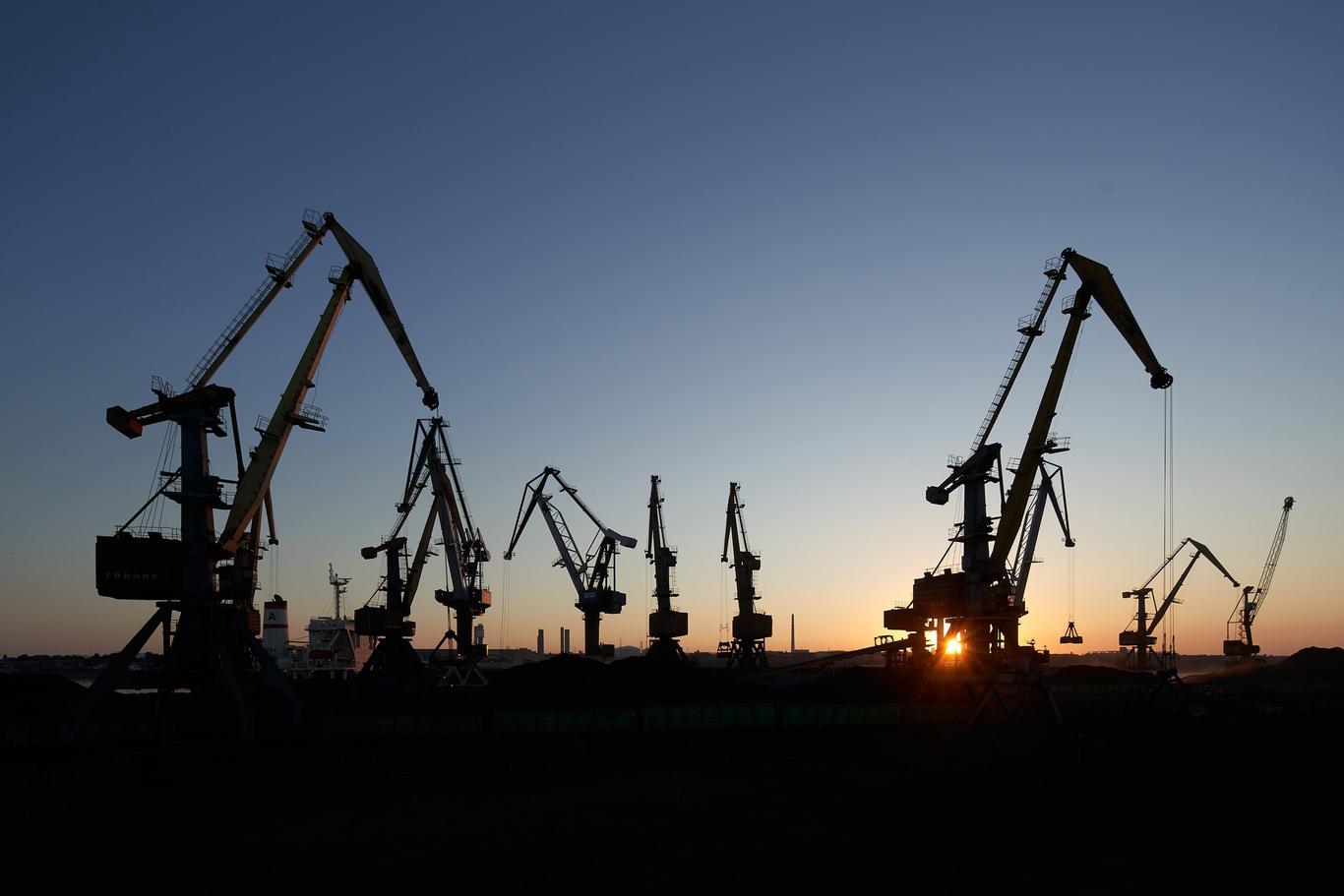 Окупанти вчергове атакували порт «Південний», є влучання в резервуари — Кулеба