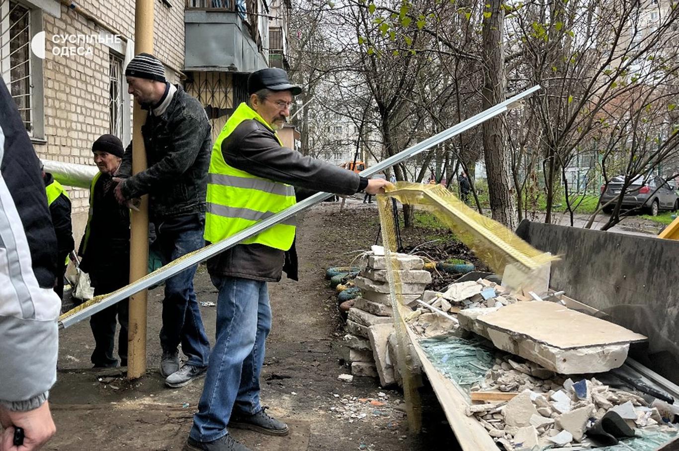 Скло сипалося, будинки підстрибували, — журналістка про нічний удар по Пересипському району Одеси
