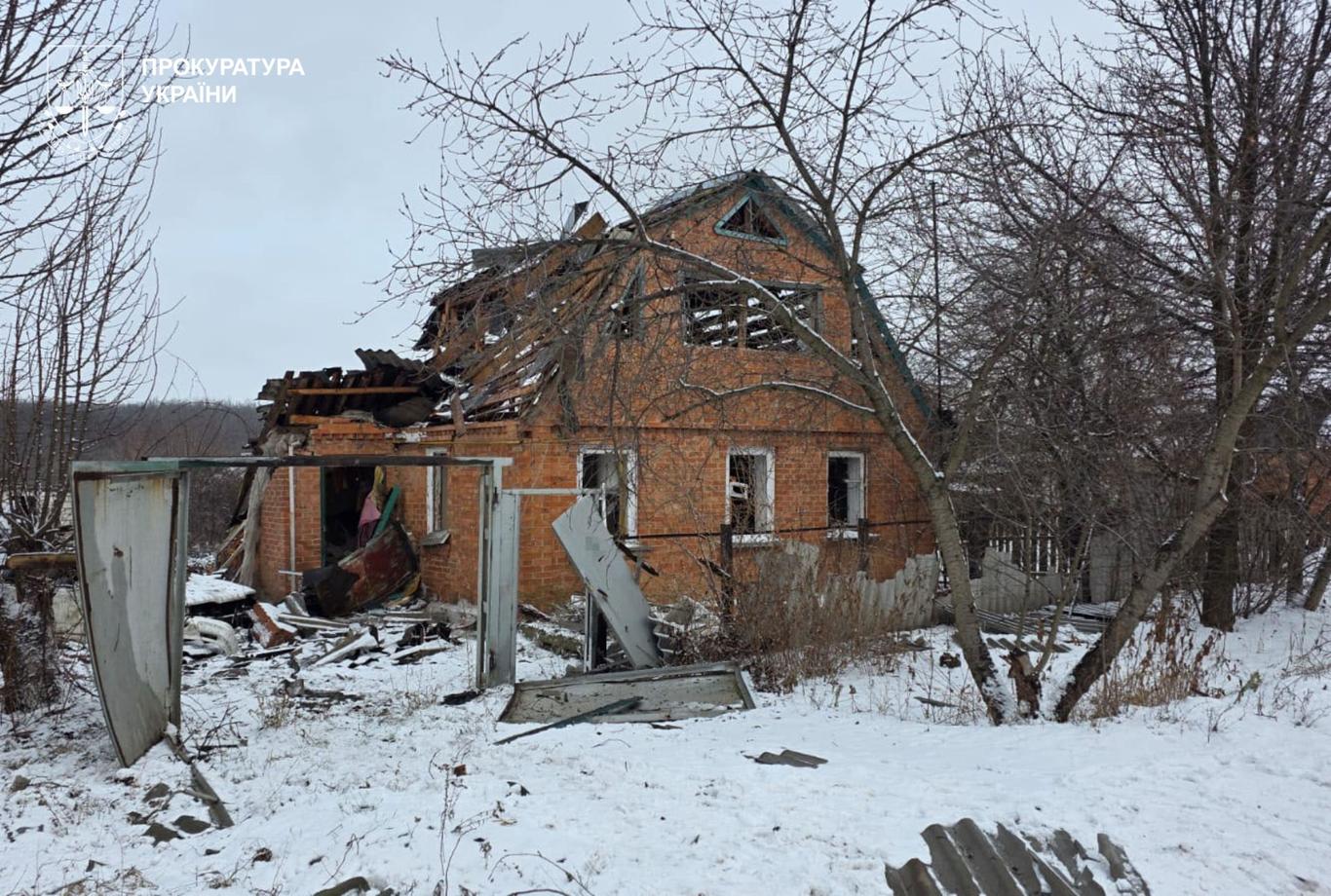 Війська РФ вдарили по приватному сектору Словʼянська: 1 загиблий та 4 постраждалих