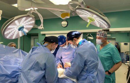 У Львівському госпіталі лікарі відновили пораненому військовому 12,5 см кістки