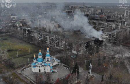 Росіяни знищують Костянтинівку квартал за Кварталом, а цивільні ховають загиблих у дворах (ФОТО, ВІДЕО)