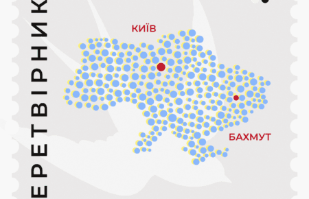 «Життя саме по собі надихає»: Як бахмутська переселенка на кріслі колісному живе в Києві і допомагає іншим ВПО
