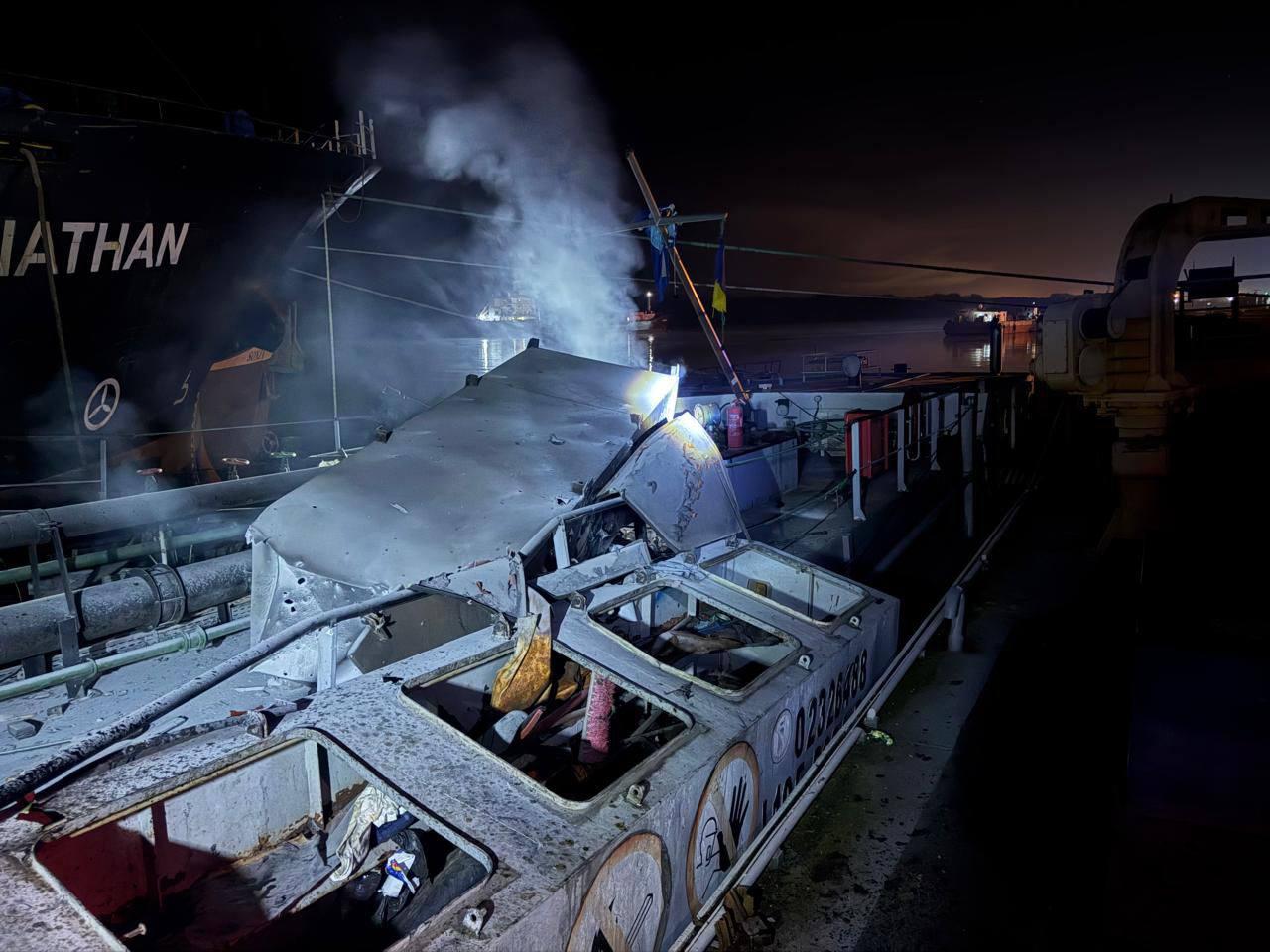 Порти Одещини всю ніч перебували під атакою, пошкоджені судна