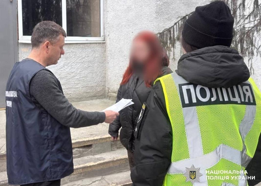 Матері, яка повернула дитину під обстріли в Куп’янськ, оголосили підозру