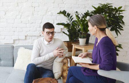 Стрес, проблеми у стосунках і переживання втрати: названо найпоширеніші психологічні проблеми українців за останні роки