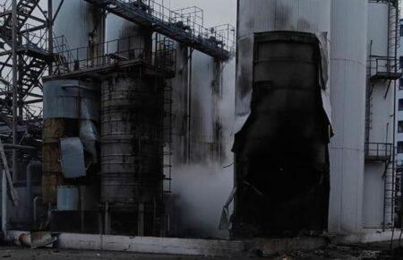 Росіяни знову атакували два порти на Одещині, пошкоджено судно з зерном і резервуари для олії