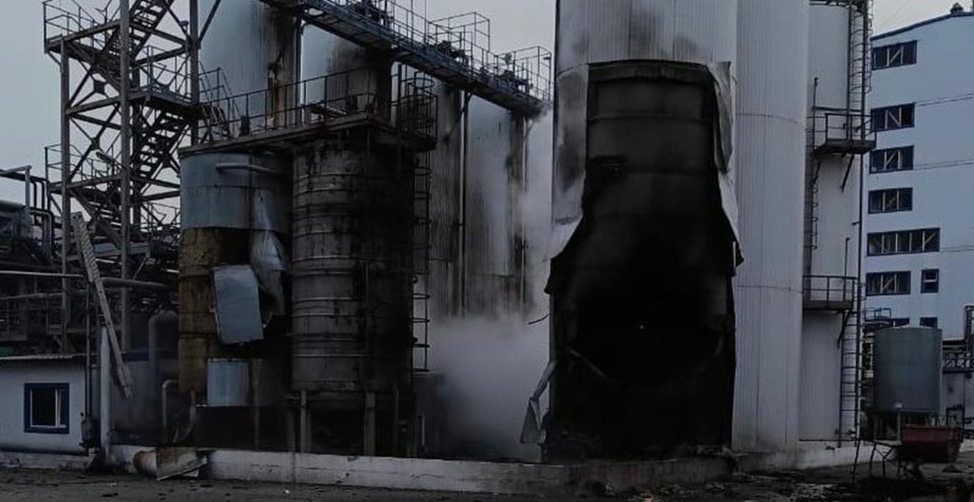 Росіяни знову атакували два порти на Одещині, пошкоджено судно з зерном і резервуари для олії