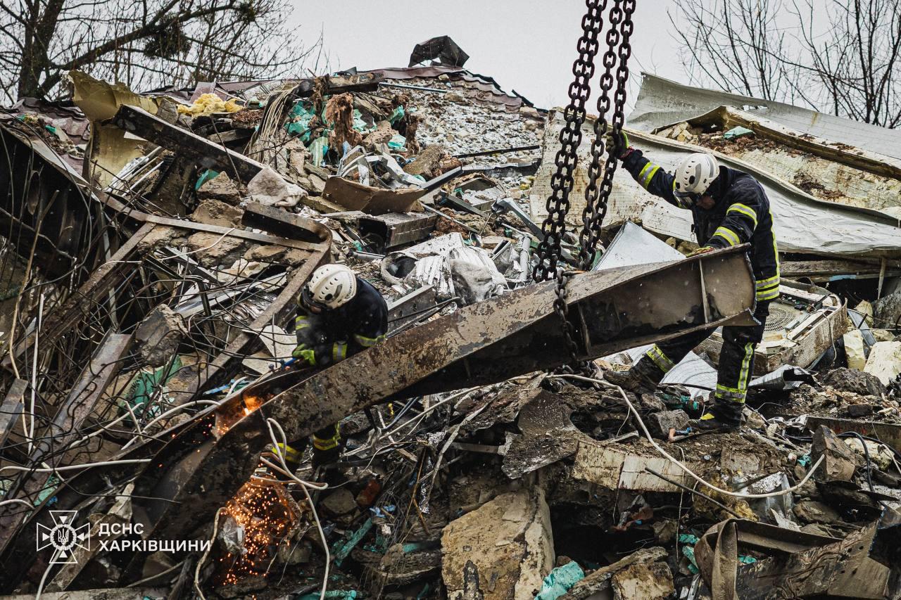 У Харкові під завалами знайшли фрагменти тіла ще однієї людини: пошуково-рятувальна операція не припиняється