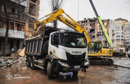 На місці російського удару в Харкові знайшли ще один фрагмент тіла — кількість загиблих зросла до пʼяти