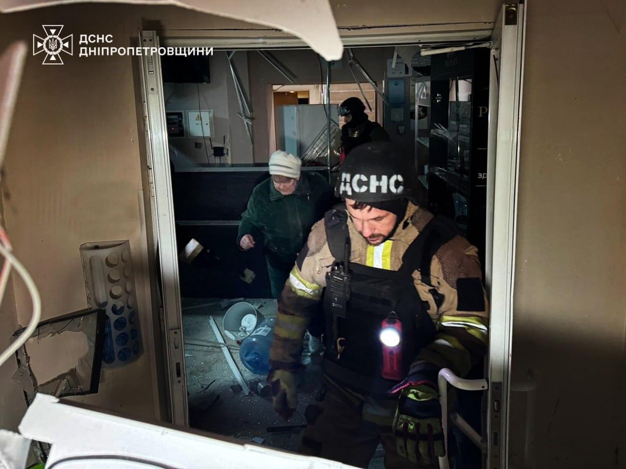 Російська атака: у Дніпрі постраждали дві жінки, на Полтавщині окупанти завдали удару по промисловому об'єкту