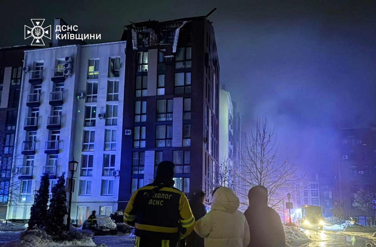 РФ атакувала Україну: є загиблі на Київщині, у Києві — падіння уламків БпЛА