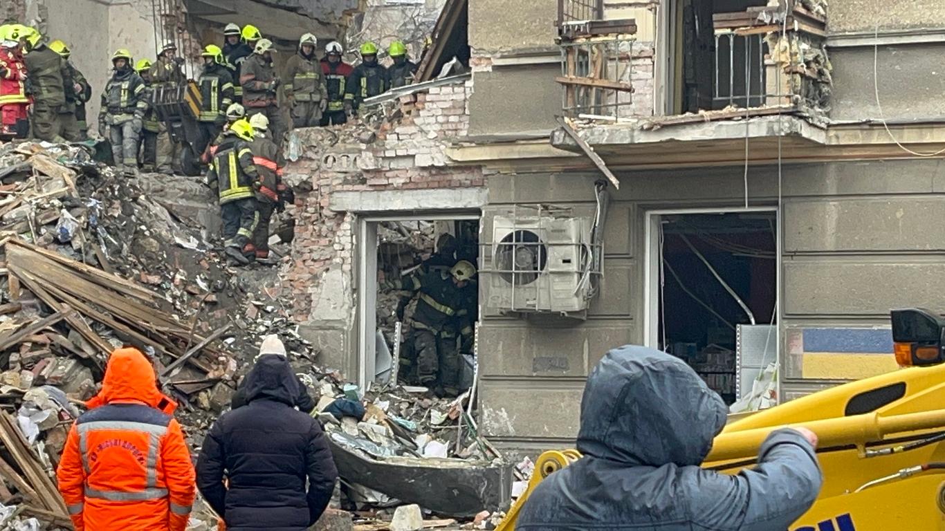 Кількість загиблих через удар росіян по Одесі зросла до двох