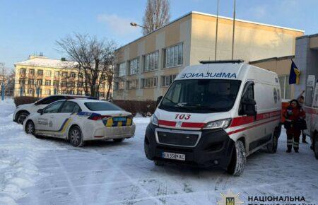 У київській школі підліток напав з ножем на вчительку та однокласника — інцидент стався на Оболоні