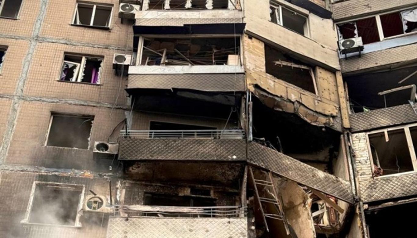 Під завалами в Одесі після російського обстрілу знайшли тіло загиблого