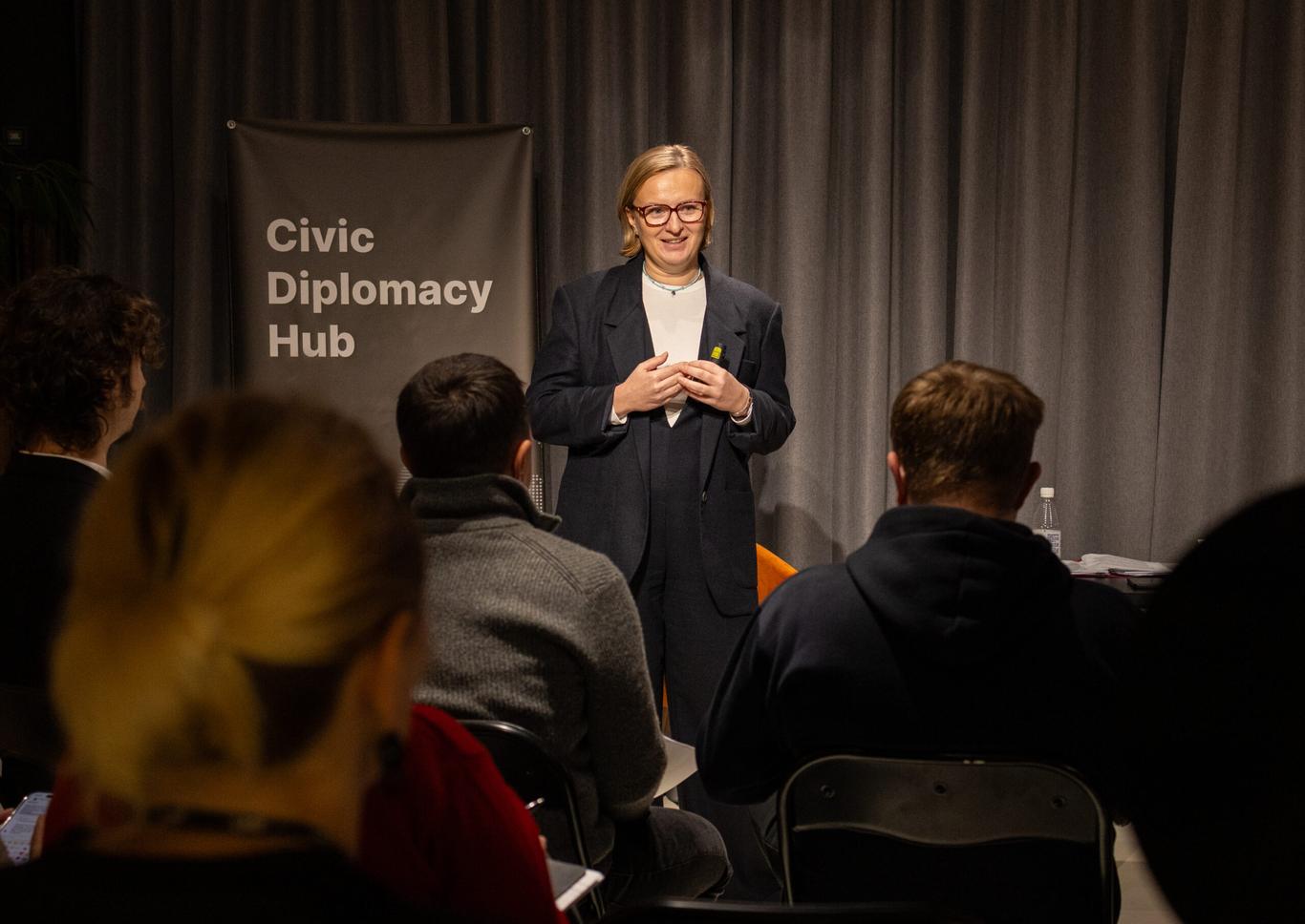 Як ефективно представляти Україну в міжнародних організаціях: розповідає Катерина Рябіко