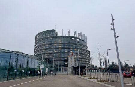 Завтра Європарламент розгляне прискорене рішення щодо кредиту для України на 90 млрд євро