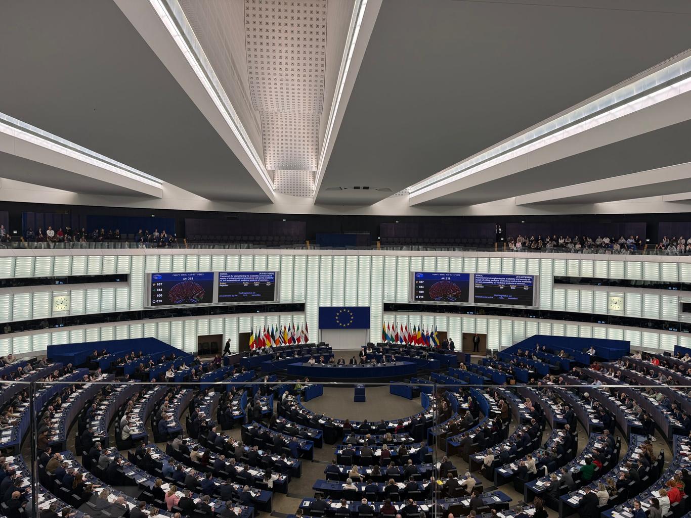 Європарламент схвалив прискорену процедуру для кредиту Україні на 90 млрд євро