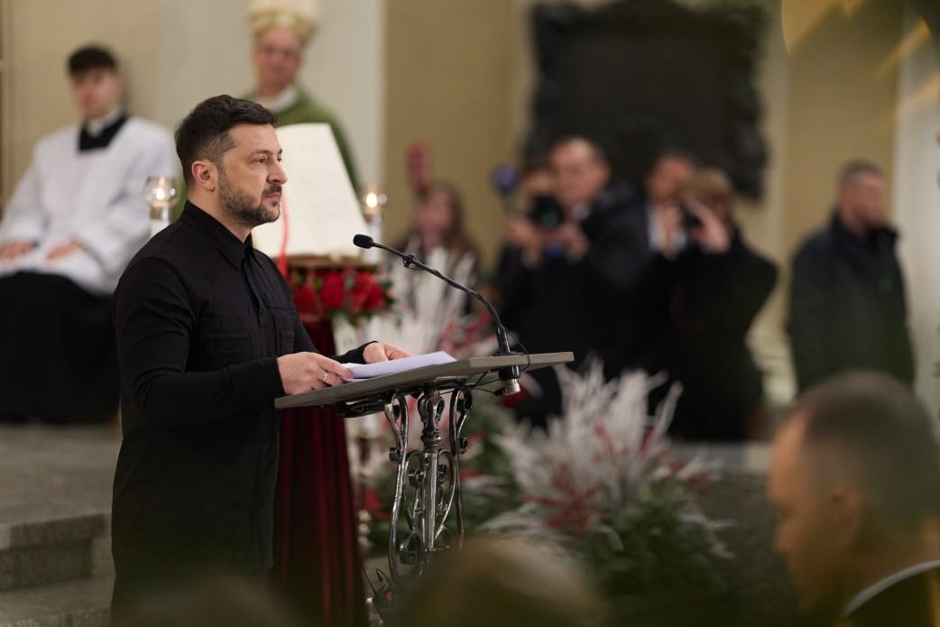 Зеленський: Поки що білому шпіцу Лукашенка залишено більше прав, ніж народу Білорусі, на жаль