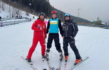 Вперше в Україні ветеран з ампутаціями чотирьох кінцівок став на лижі (ФОТО, ВІДЕО)