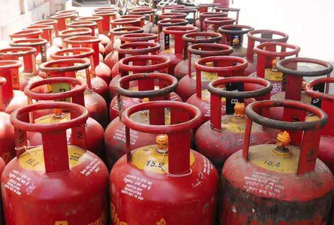 Чому не можна заправляти газові балони на нелегальних точках, особливо взимку: експерт розповів про серйозну небезпеку