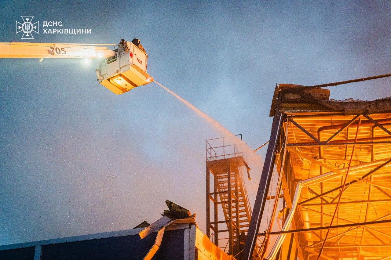 Росіяни завдали ракетного удару по підприємству біля Харкова (ФОТО, ВІДЕО)
