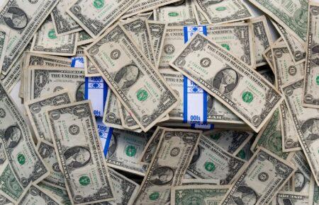 Офіційний курс долара вперше перевищив 43 грн