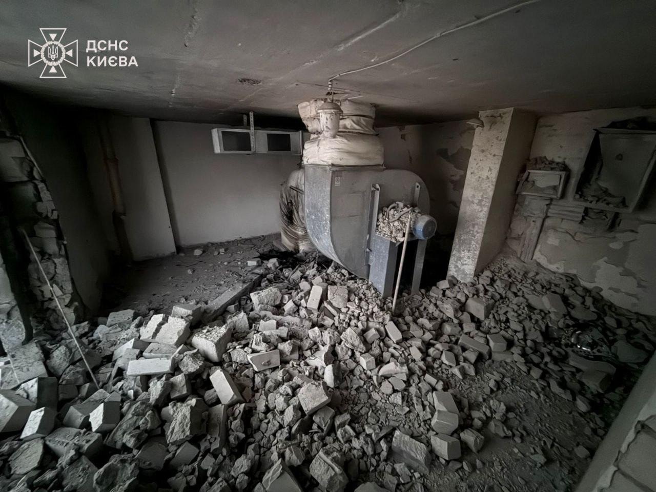 У Солом'янському районі Києва уламки дрона влучили у багатоповерхівку