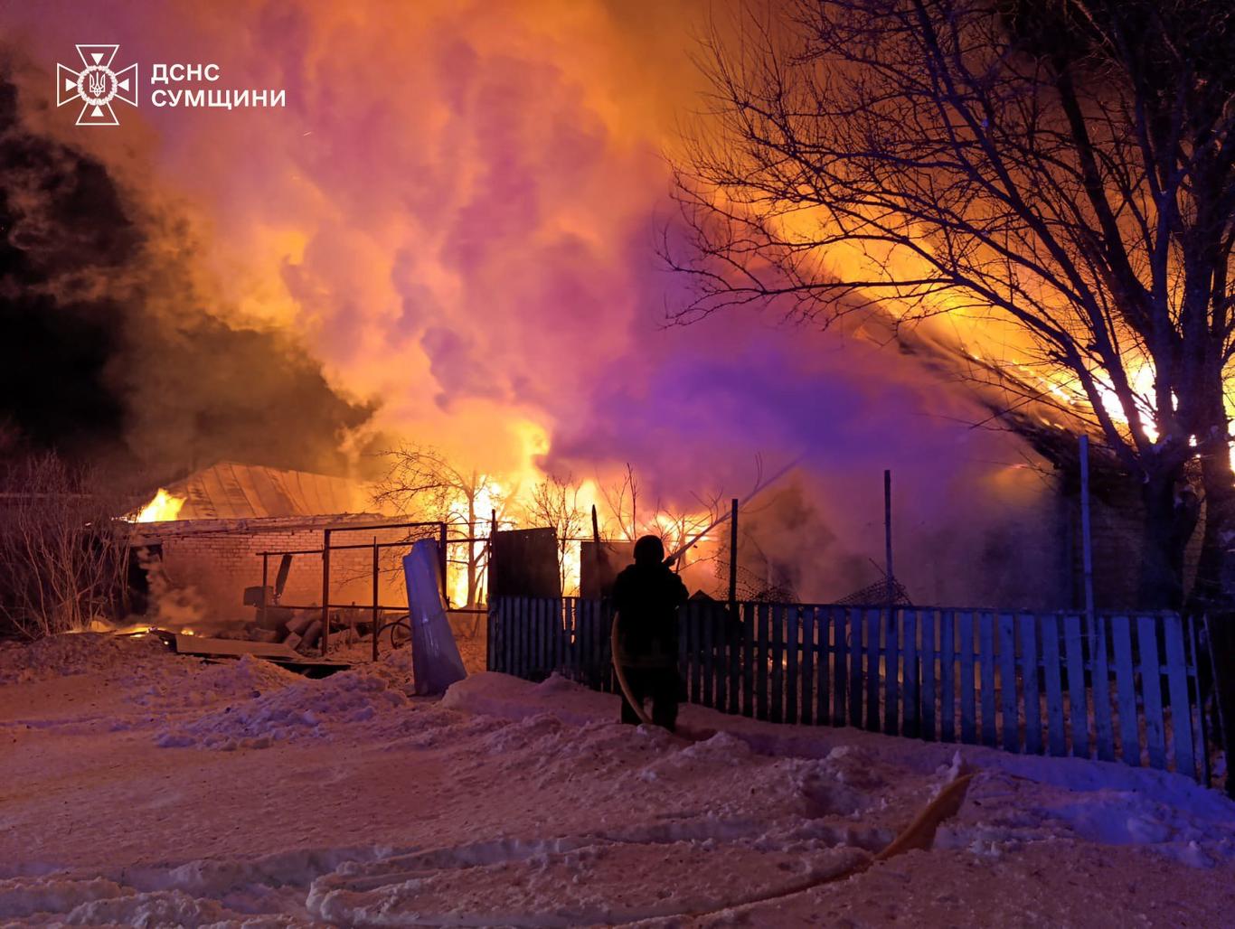Руйнування та загибла цивільна: окупанти за добу обстріляли Сумщину 30 разів