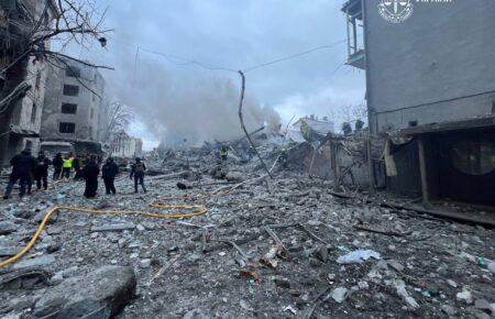 Від п’ятиповерхівки не залишилось нічого, лише купа цегли і вирва, — журналістка про удар по центру Харкова