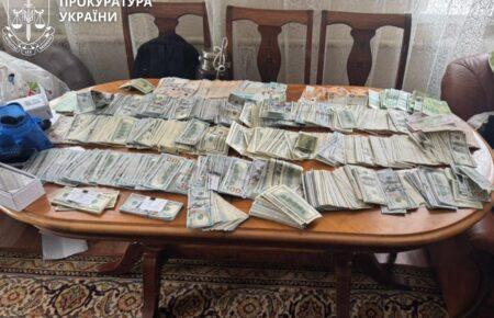 СБУ знайшла 370 тисяч доларів у голови ВЛК на Дніпропетровщині, яка «продавала» непридатність до служби
