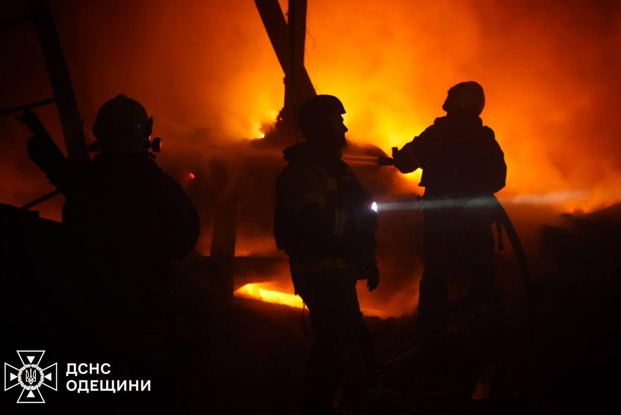 Окупанти атакували Одесу ударними безпілотниками: пошкоджень зазнало промислове підприємство