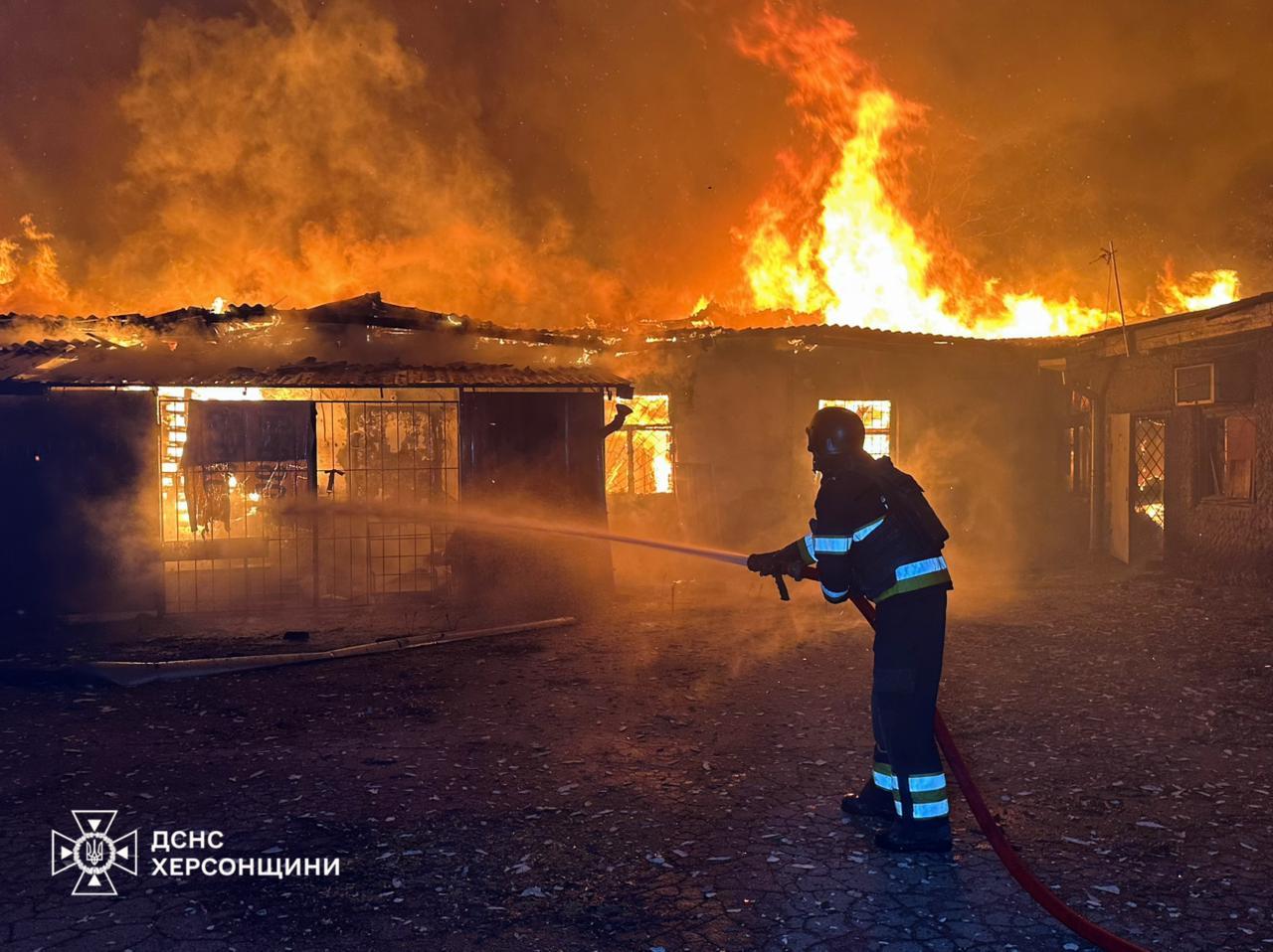 Росіяни обстріляли Херсон із РСЗВ: є постраждалі