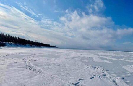 На Київському водосховищі під літ провалився автомобіль з двома чоловіками: один загинув, іншого шукають другу добу