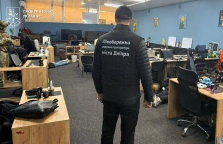 Масштаби вразили досвідчених правоохоронців: шахрайські кол-центри з 1500 працівниками викрили на Дніпропетровщині