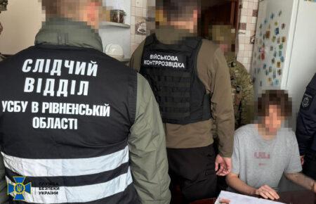 СБУ: У Рівному затримали російського шпигуна, який намагався вистежити партизанське підпілля ССО