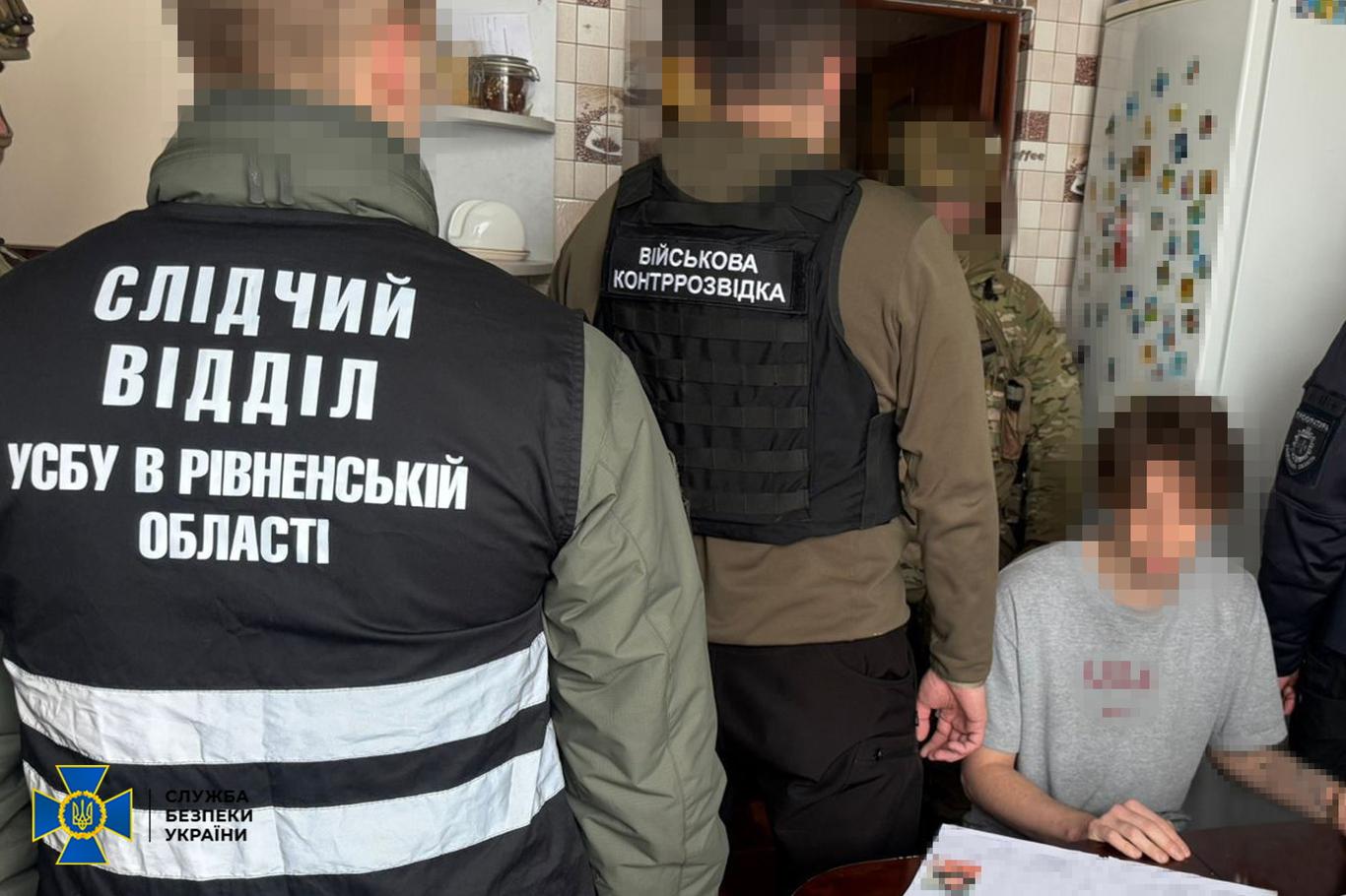 СБУ: У Рівному затримали російського шпигуна, який намагався вистежити партизанське підпілля ССО