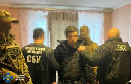 Працівника одного з комерційних банків затримали в Києві за передачу росіянам даних військових і волонтерів