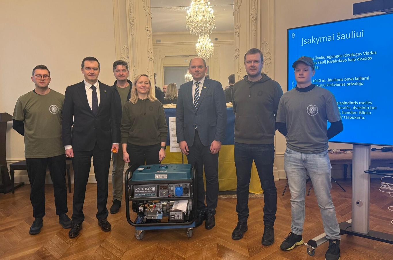 «Ми не могли залишатися  байдужими»: у Литві зібрали гроші на два генератори для школи в Харкові