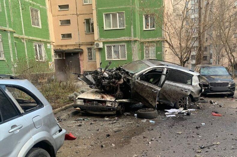 В Одесі у дворі багатоповерхівки вибухнуло авто, постраждав чоловік